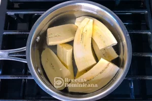 platanos-hervidos-para-mangu-dominicano