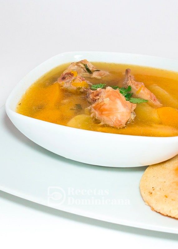 sopa-de-pollo-dominicana